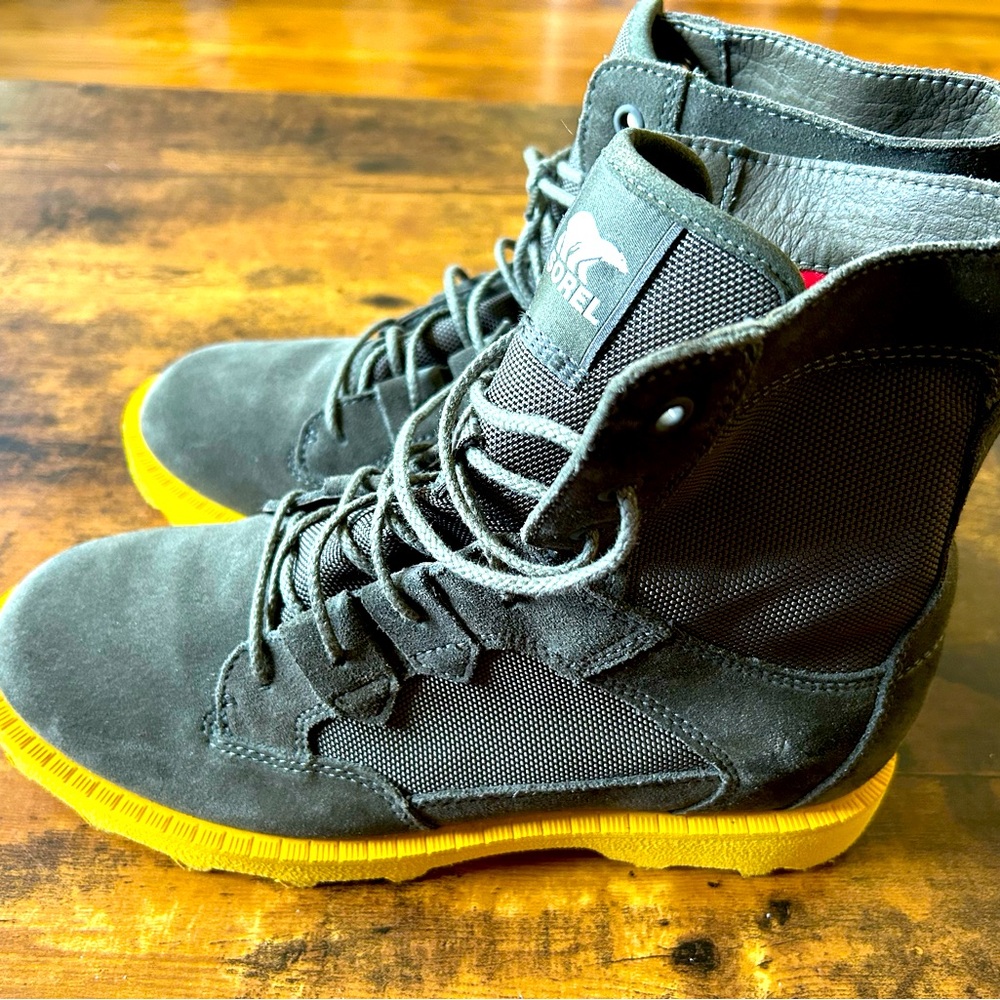 Sorel ankle boots. Caribou olive green. Size 9